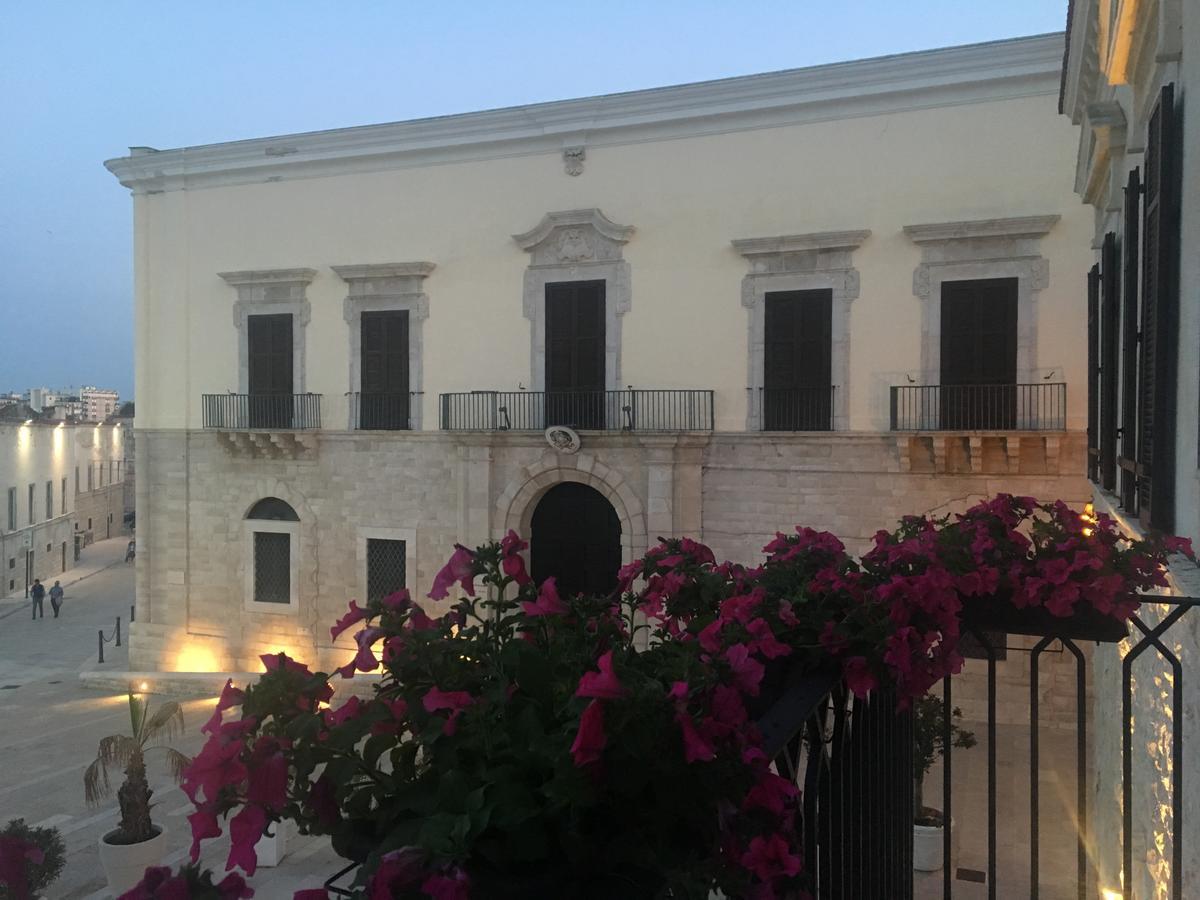 Palazzo Filisio - Regia Restaurant Hotel Trani Exterior photo